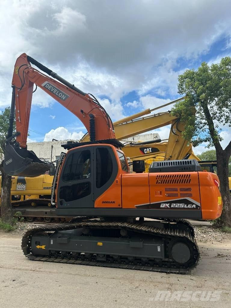 Develon DX 225 LCA Midi bagri 7t – 12t