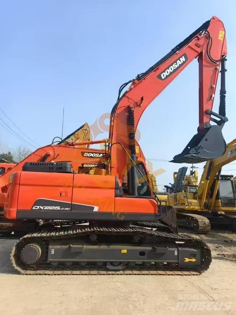 Doosan DX 225 LC Bagri goseničarji