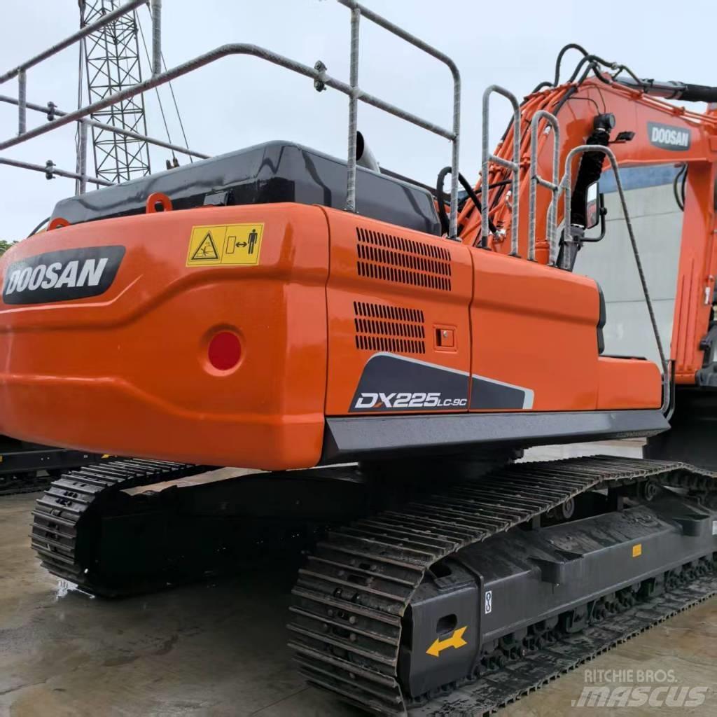 Doosan DX 225 LC Bagri goseničarji
