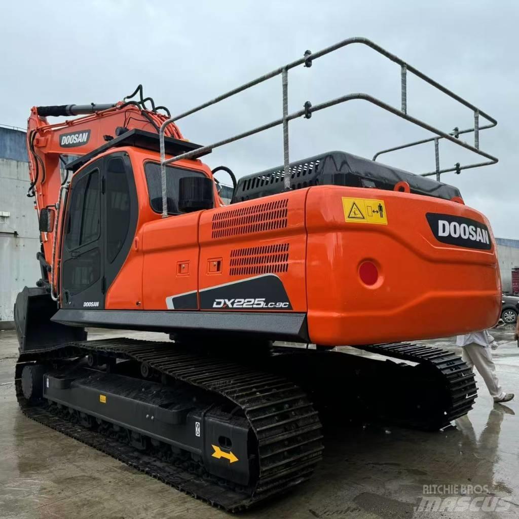 Doosan DX 225 LC Bagri goseničarji