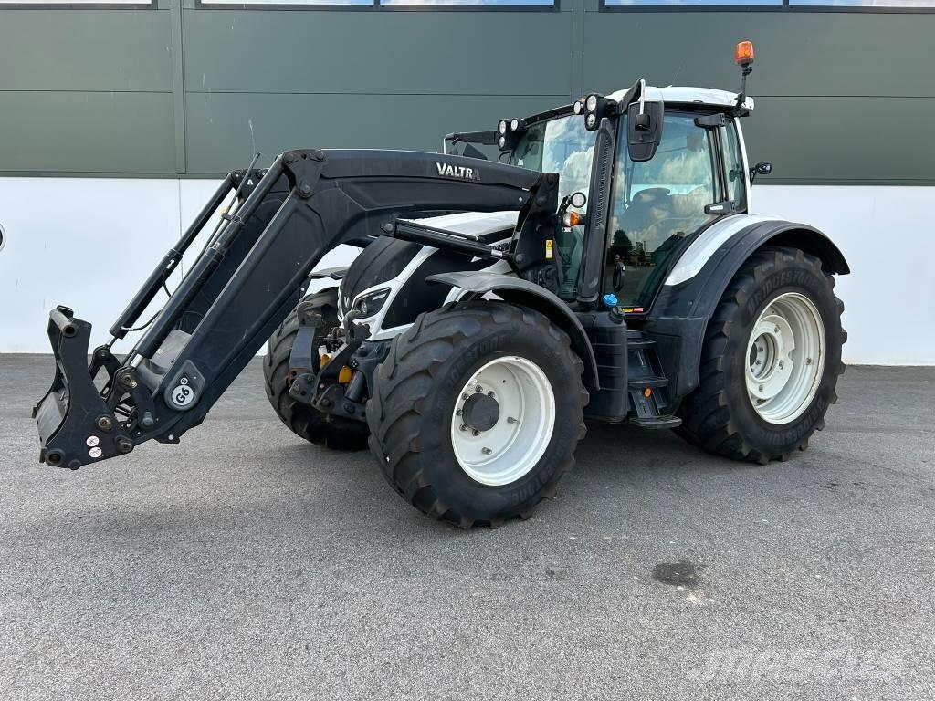 Valtra N 174 Traktorji