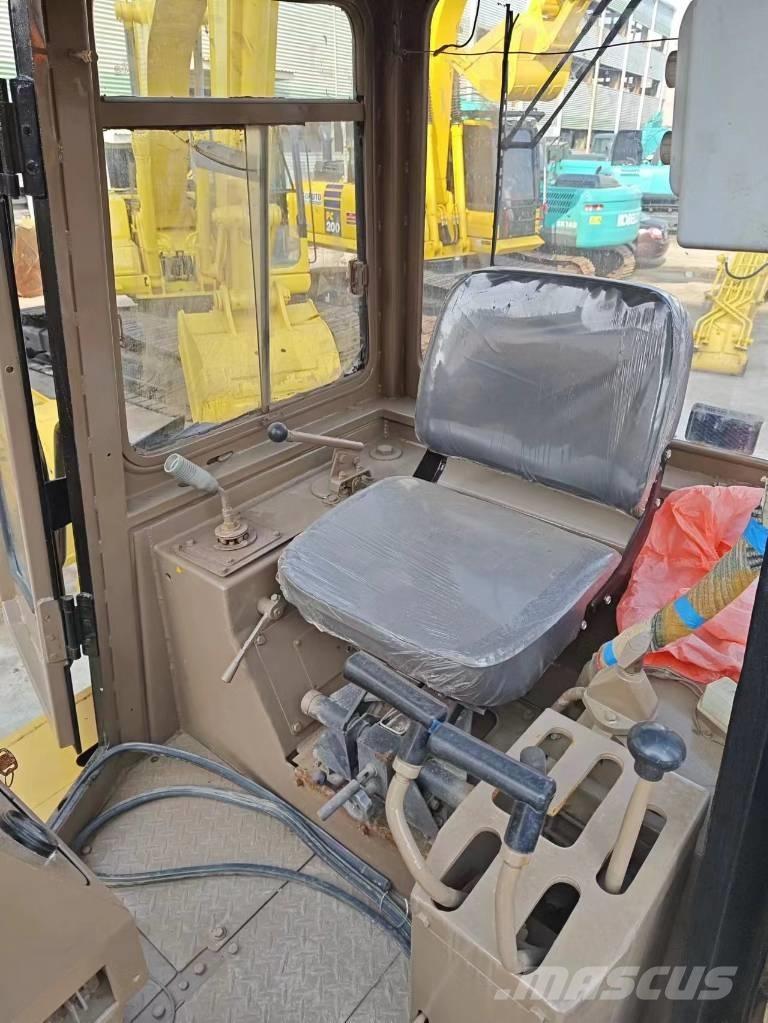 CAT D 6 G Buldožerji goseničarji