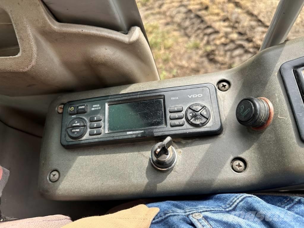 New Holland MH 4.6 Drugi priključki za nakladanje in kopanje