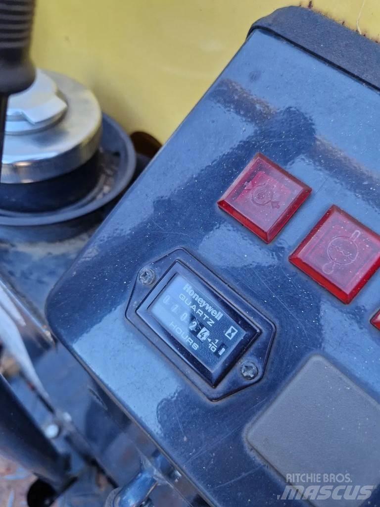 Yanmar C12R-B Demperji goseničarji