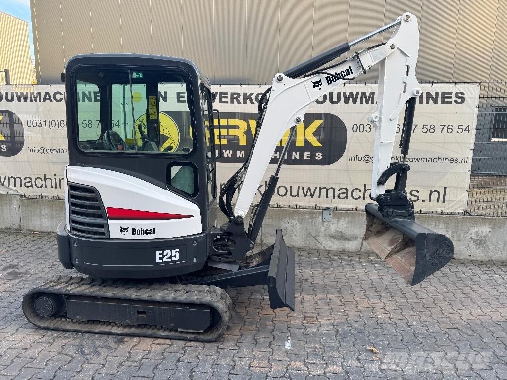 Bobcat E25 Mini bagri <7t