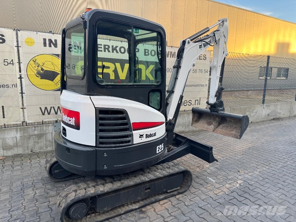 Bobcat E25 Mini bagri <7t