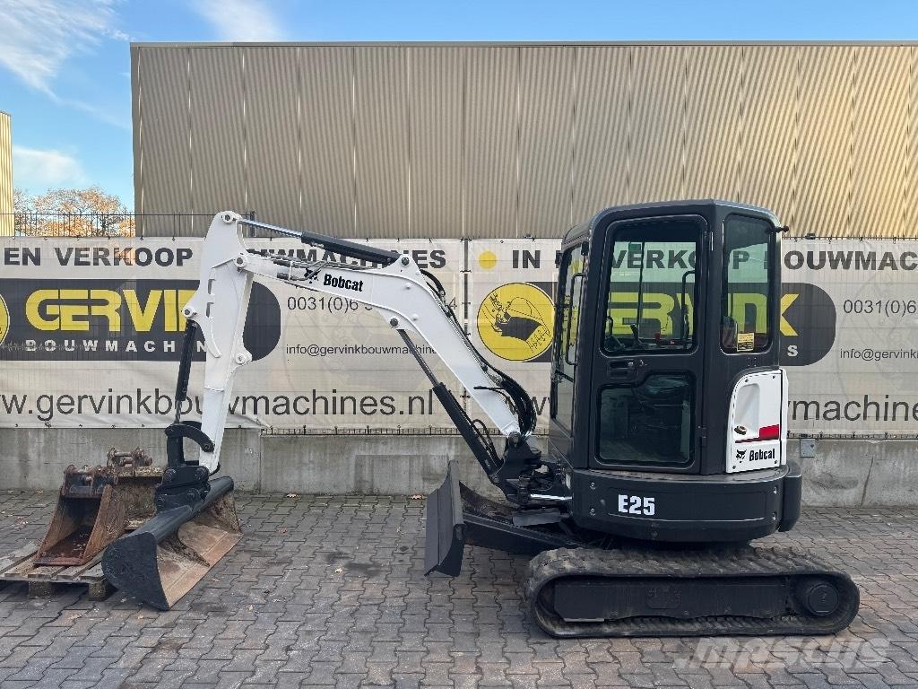Bobcat E25 Mini bagri <7t