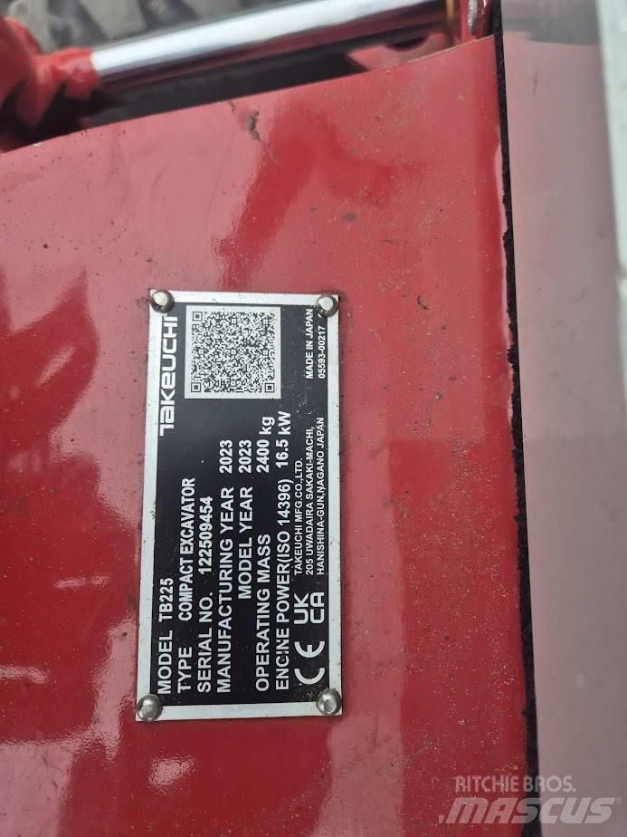 Takeuchi TB 225 Mini bagri <7t