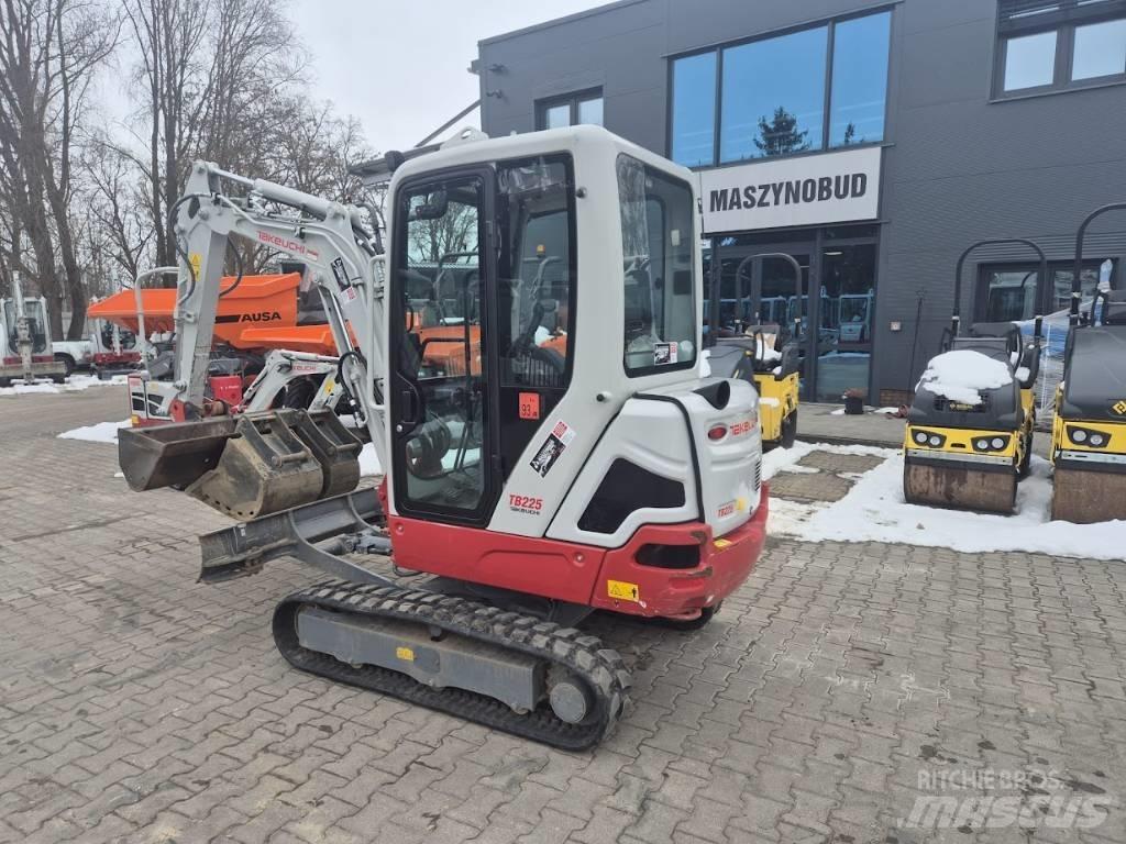 Takeuchi TB 225 Mini bagri <7t