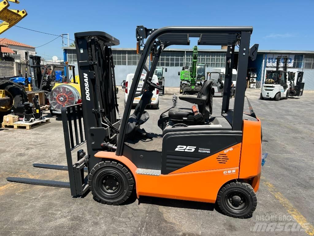 Doosan B 25 NS Električni viličarji