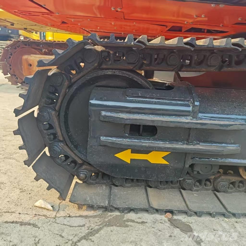 Doosan DX 300 LC Bagri goseničarji