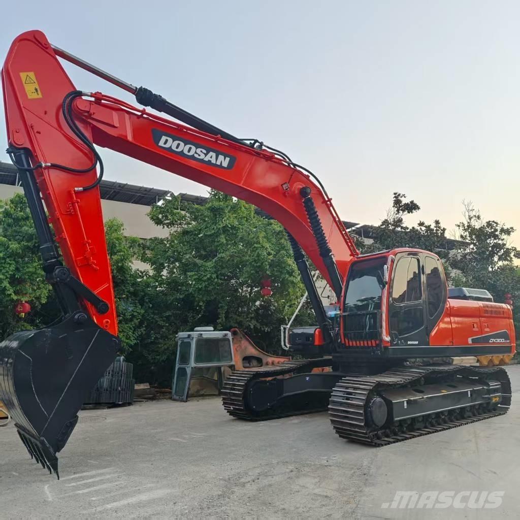 Doosan DX 300 LC Bagri goseničarji