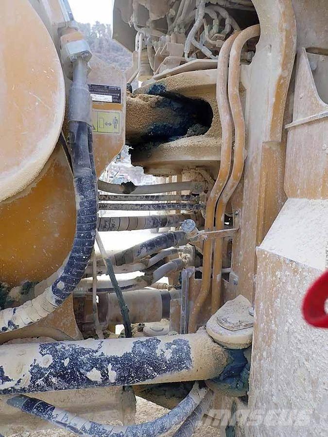 CAT 988K Kolesni nakladalci