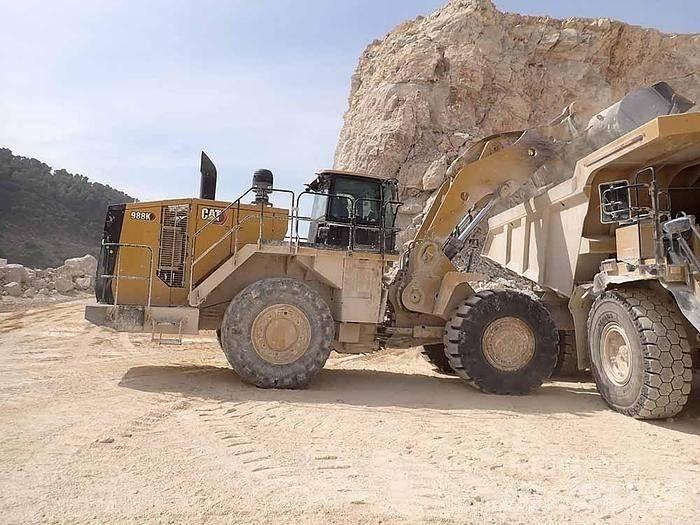 CAT 988K Kolesni nakladalci