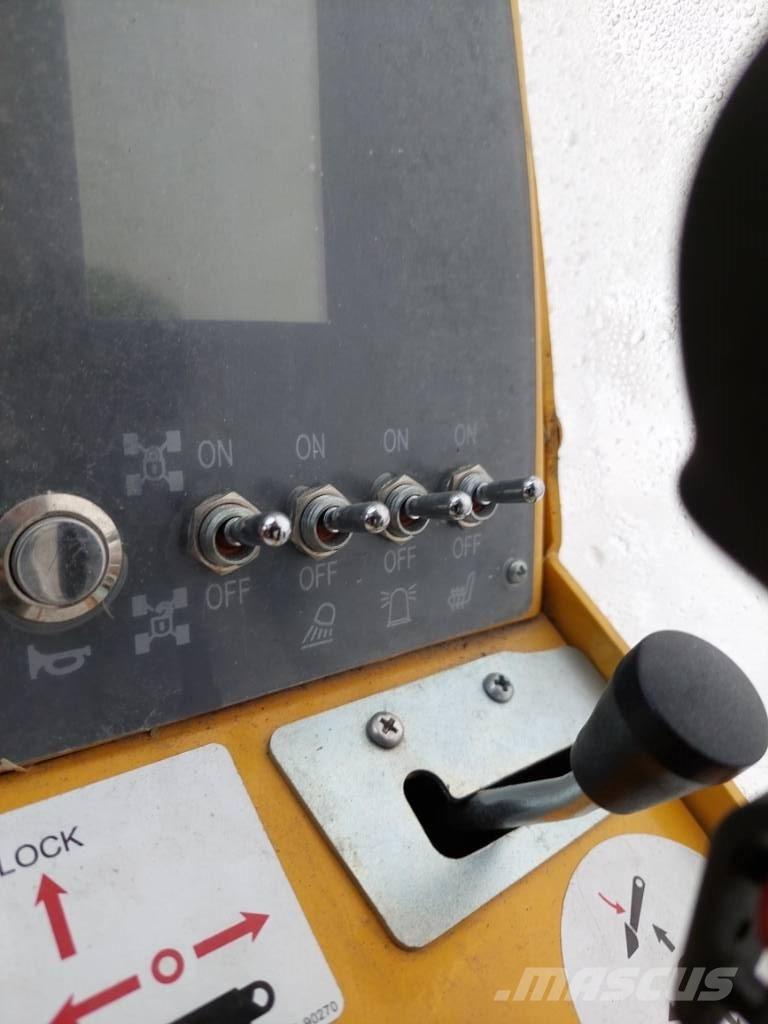  Maxload 950 Večnamenski nakladalci