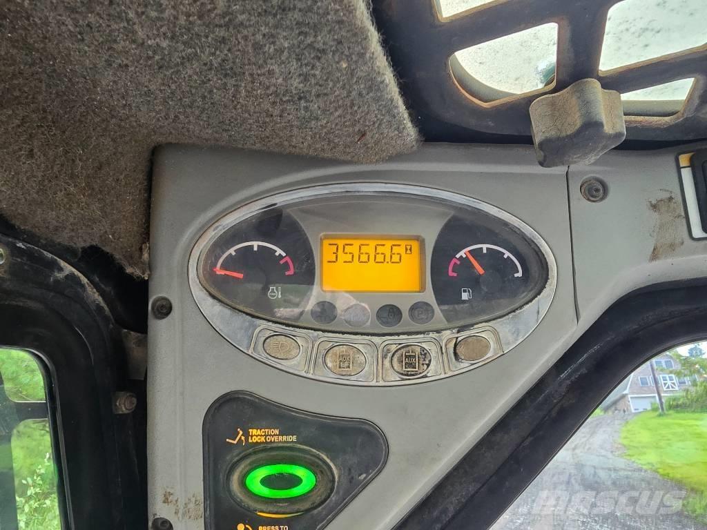 Bobcat T 320 Skid steer mini nakladalci