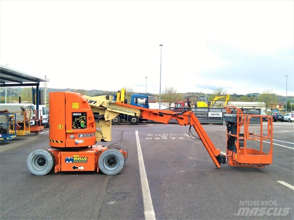 JLG E 300 AJP Zglobne dvižne ploščadi