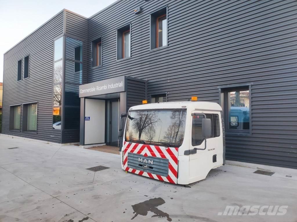 MAN MEDIUM Kabine in notranjost