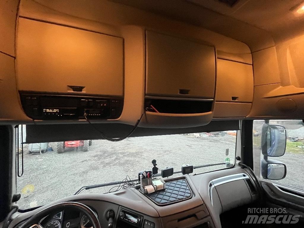 DAF Xf 106 FAR Tovornjaki s ponjavo
