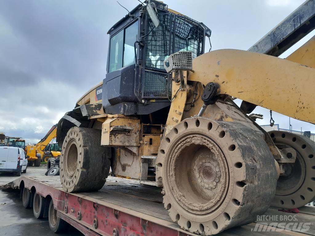 CAT 926 m Kolesni nakladalci