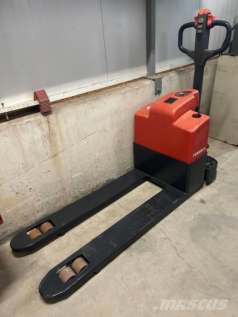 Linde MT 15 Električni nizko dvižni viličar
