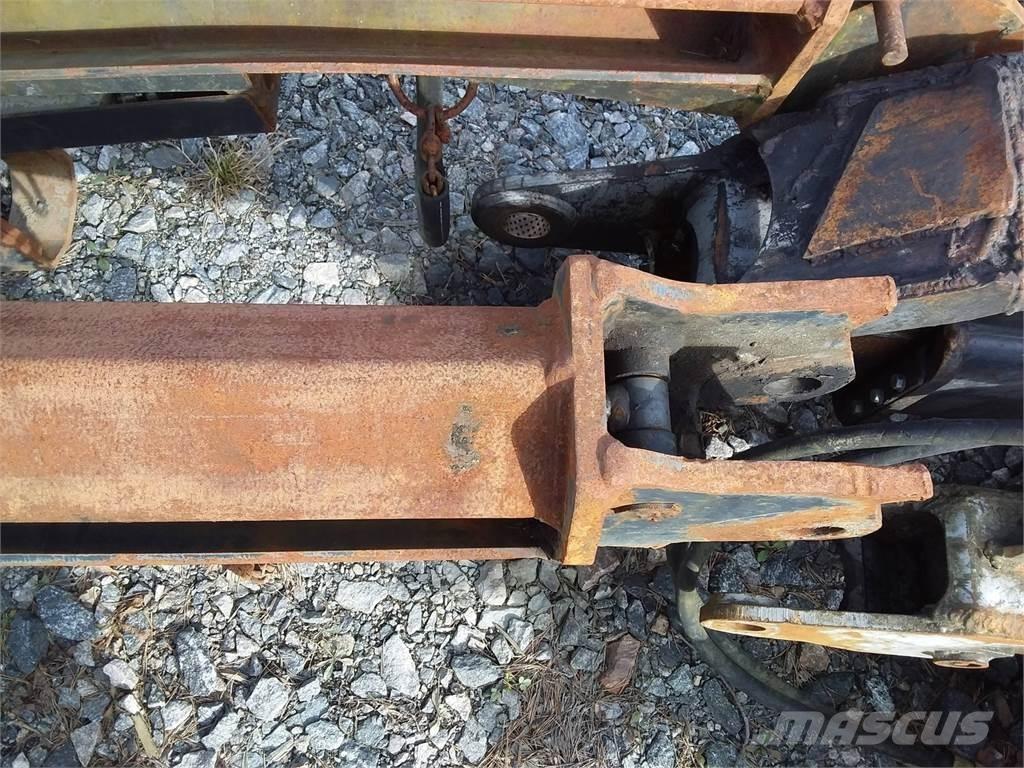 CAT 2200 Dvigala za gozdne kombajne