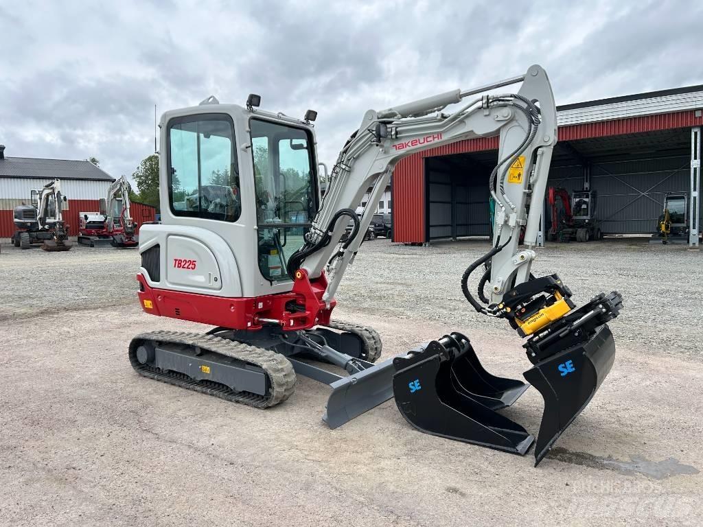 Takeuchi TB225 Mini bagri <7t