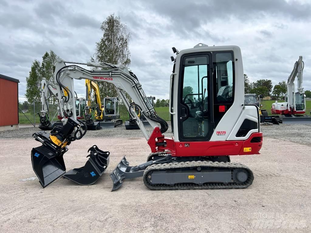 Takeuchi TB225 Mini bagri <7t