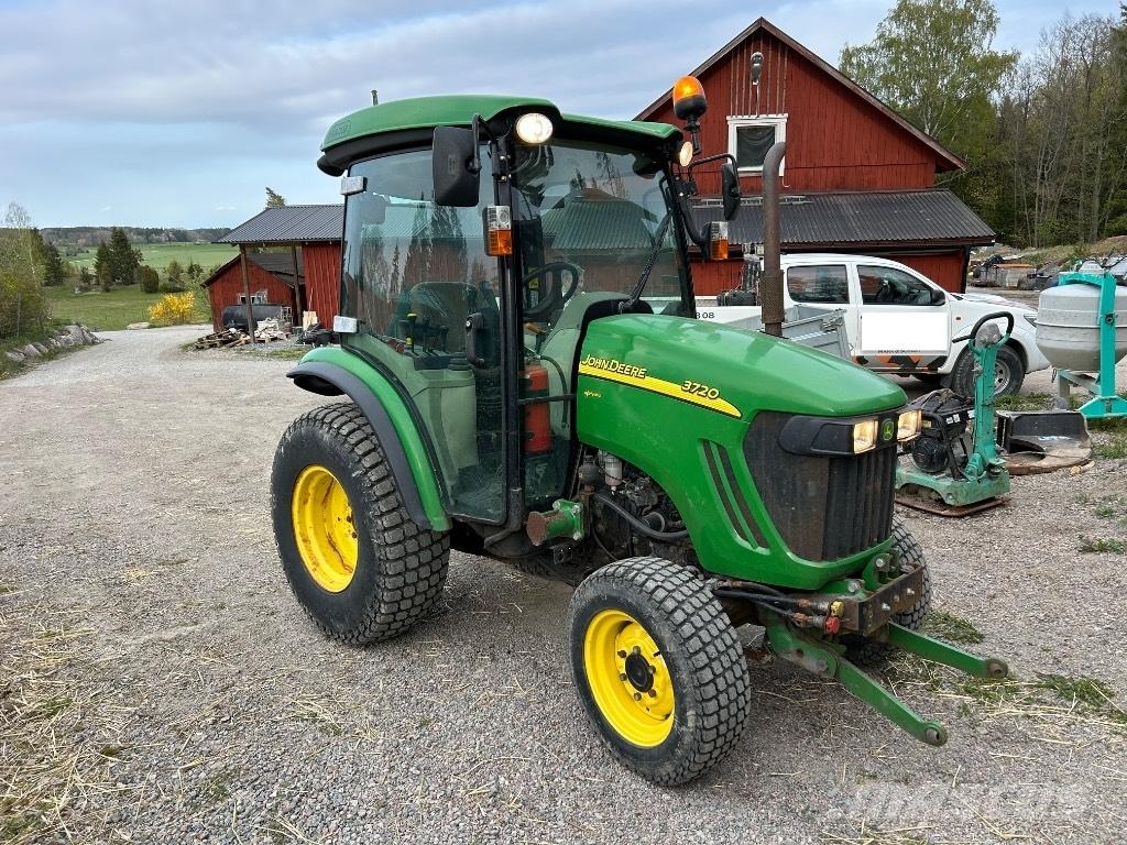 John Deere 3720 Traktorji