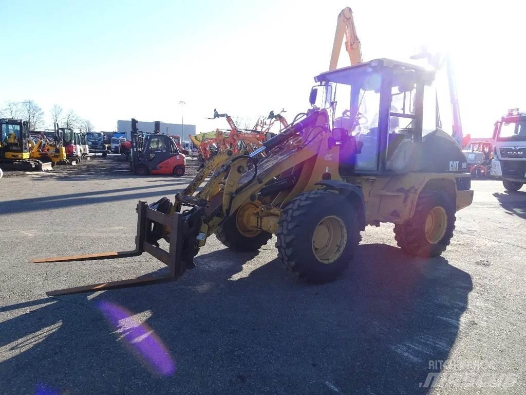 CAT 908 Kolesni nakladalci