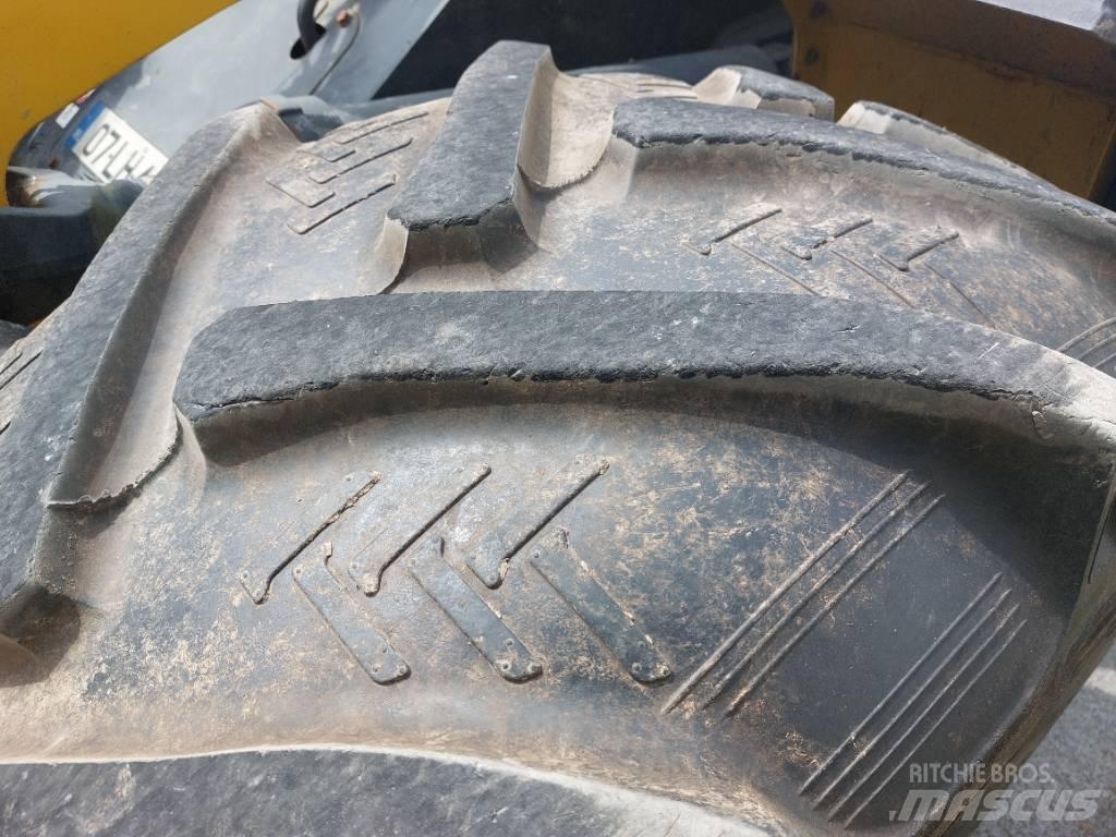 Komatsu WA320-5 Kolesni nakladalci