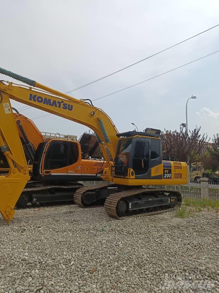 Komatsu PC 200 Bagri goseničarji