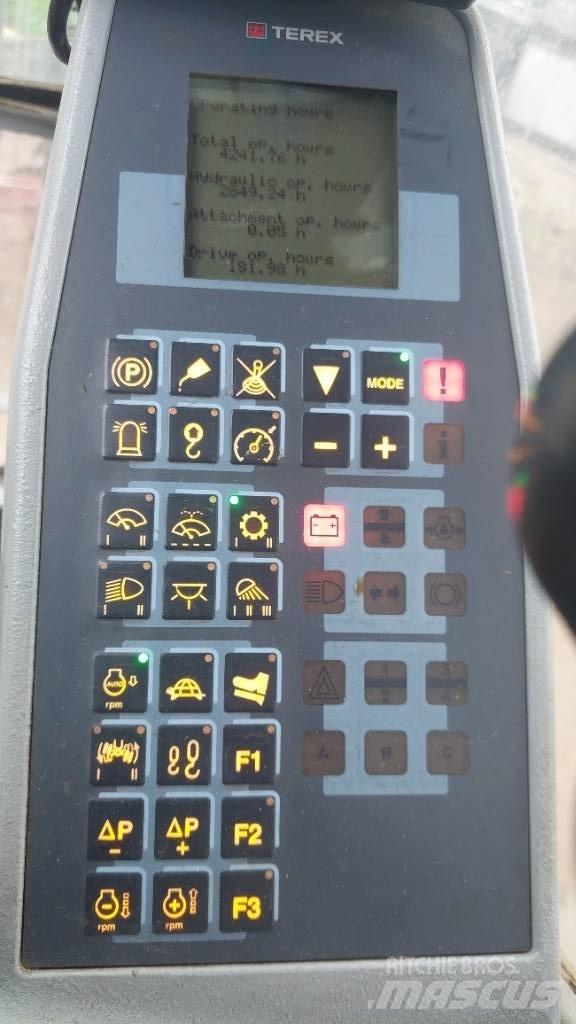 Terex TM 230 Bagri za prekladanje primarnih/sekundarnih surovin