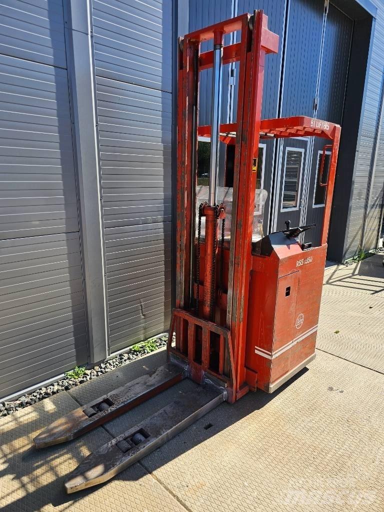 BT RSS 1350 Samopogonski ročni viličarji