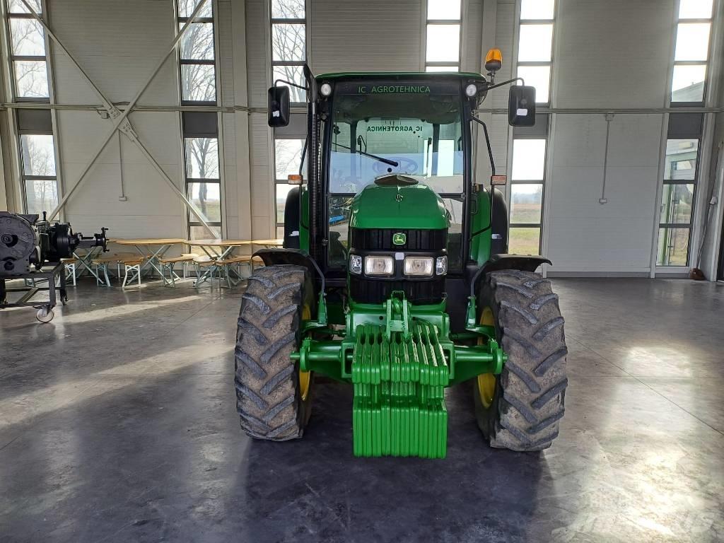 John Deere 5100 R Traktorji