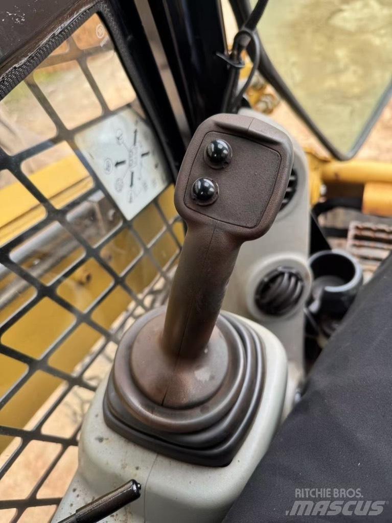 CAT 246 C Skid steer mini nakladalci