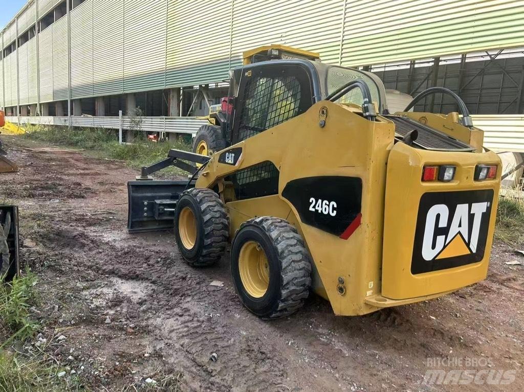 CAT 246 C Skid steer mini nakladalci