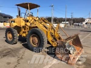 CAT 910 Kolesni nakladalci