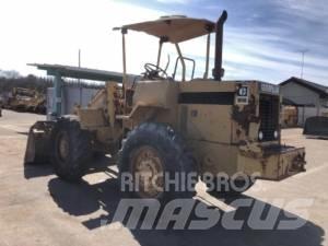 CAT 910 Kolesni nakladalci
