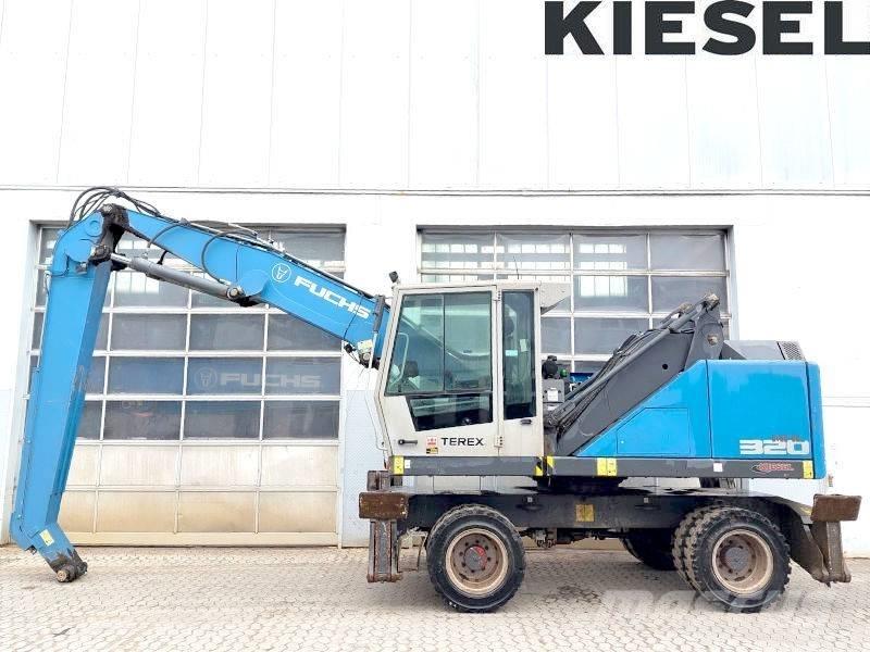 Fuchs MHL 320 F Bagri za prekladanje primarnih/sekundarnih surovin