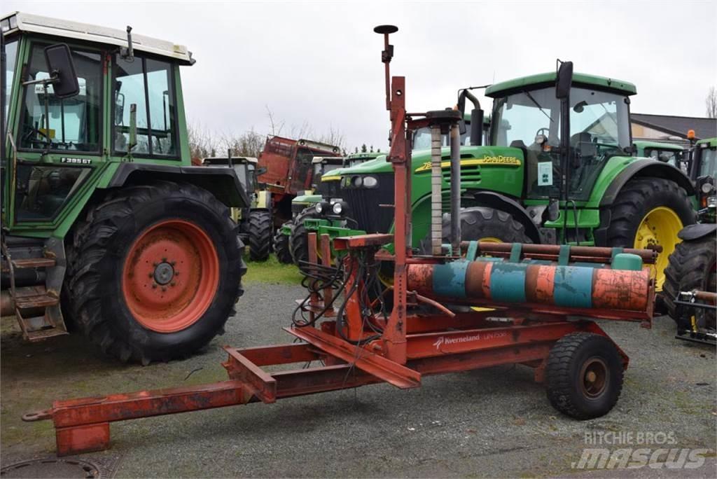 Kverneland UN7558 Stroji za zavijanje