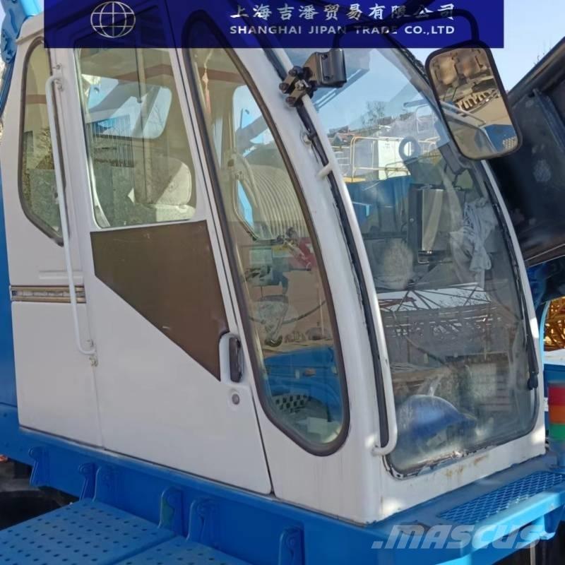 Hitachi SCX2500 Dvigala na gosenicah