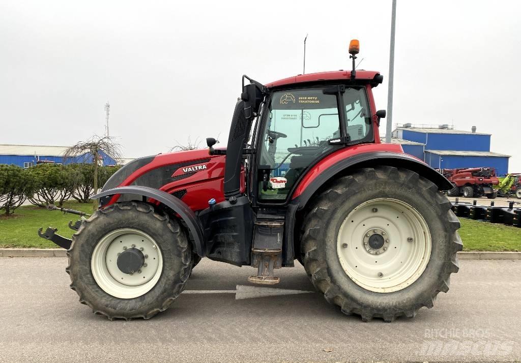 Valtra T 234 A Traktorji