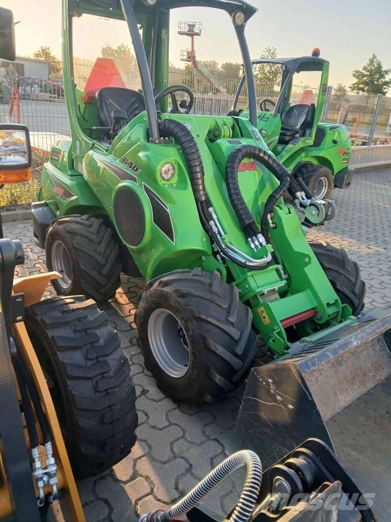 Avant 640i Skid steer mini nakladalci