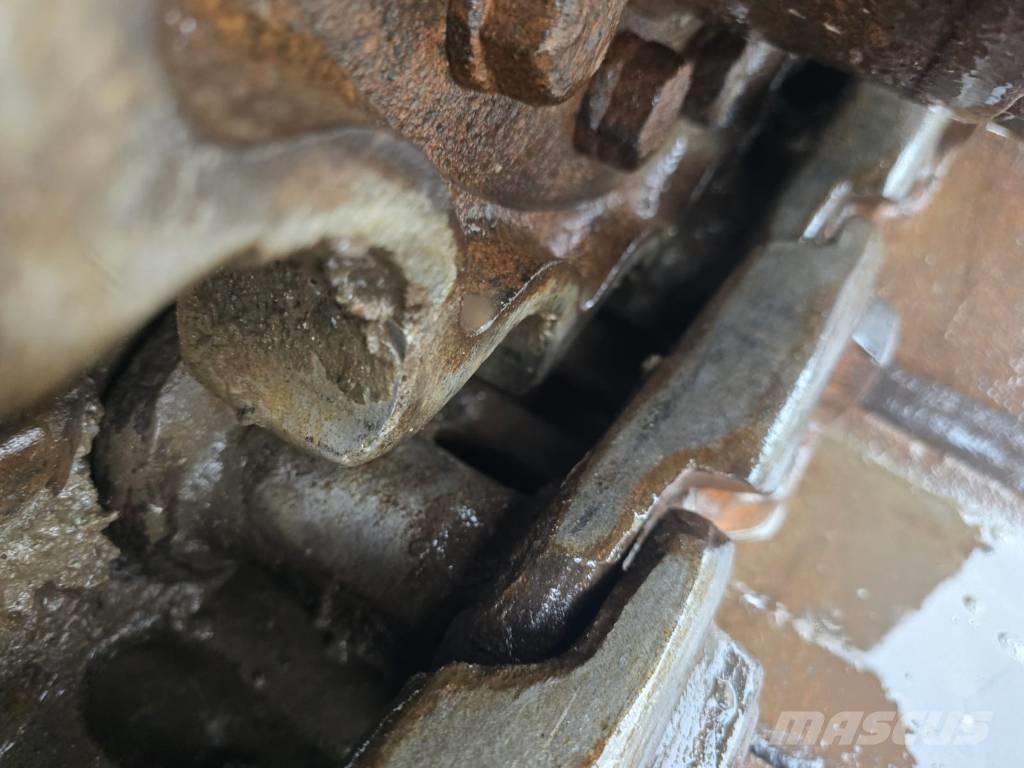 Hitachi ZX 210 Bagri goseničarji