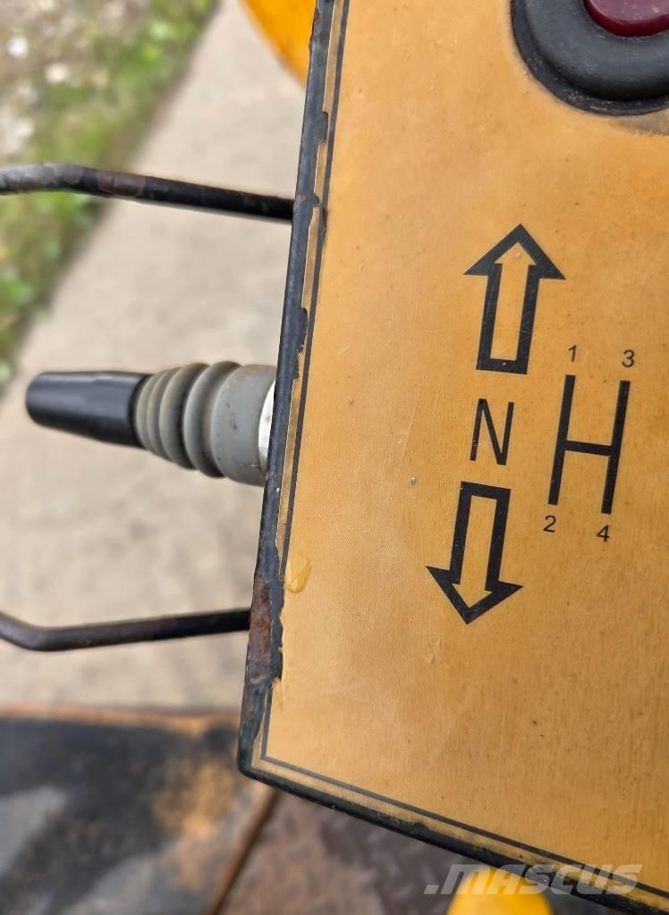 JCB 6 TST Ne cestni demperji