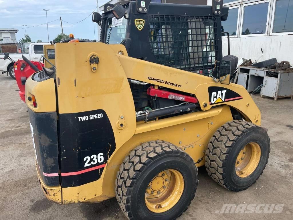 CAT 236 Skid steer mini nakladalci