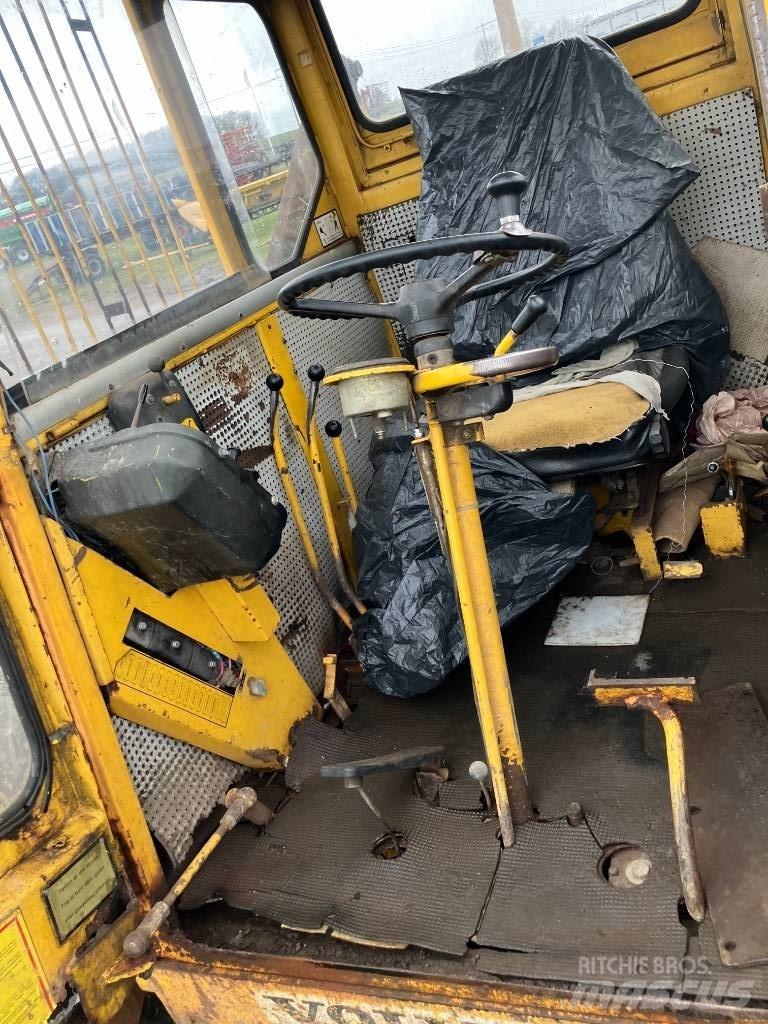 Volvo BM 641 Čelni nakladalci in kopači
