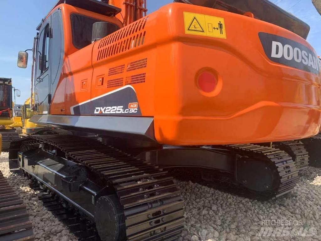 Doosan DX 225 Bagri goseničarji