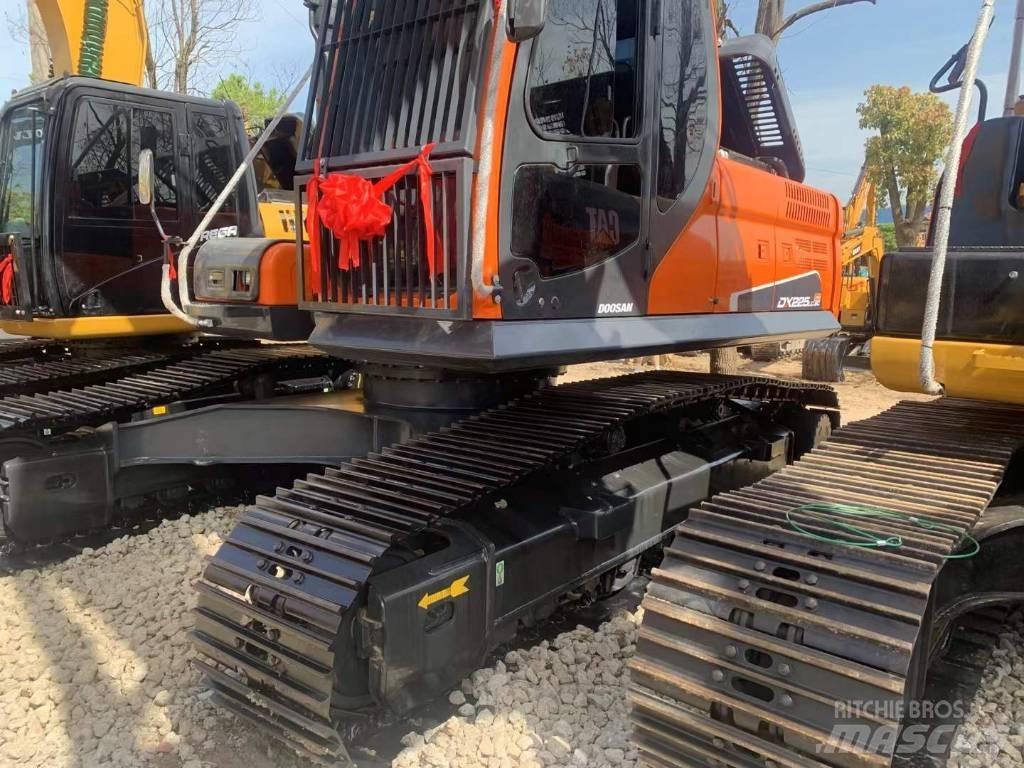 Doosan DX 225 Bagri goseničarji